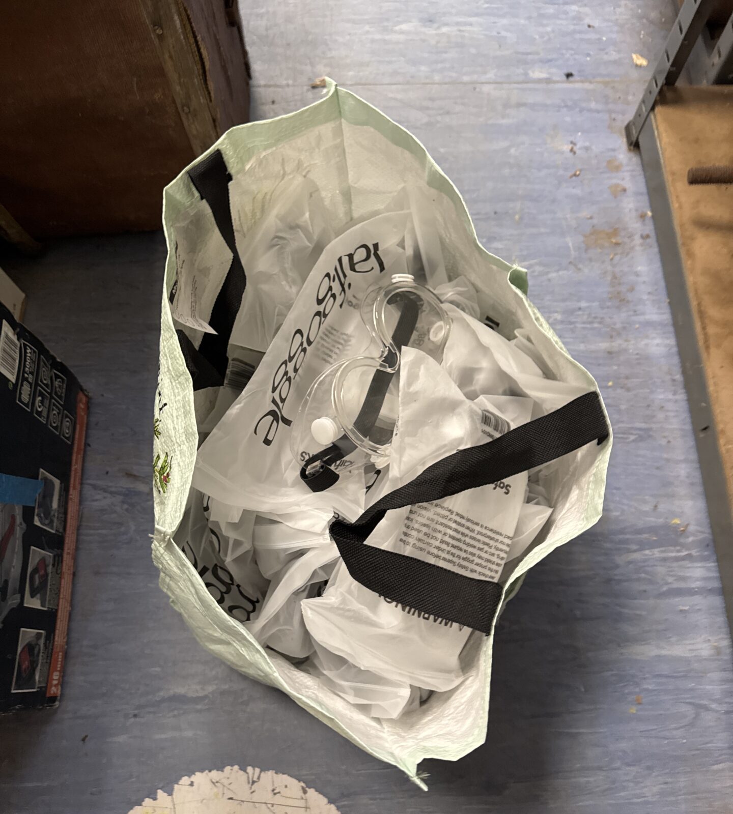 Bag of new laif safety goggles