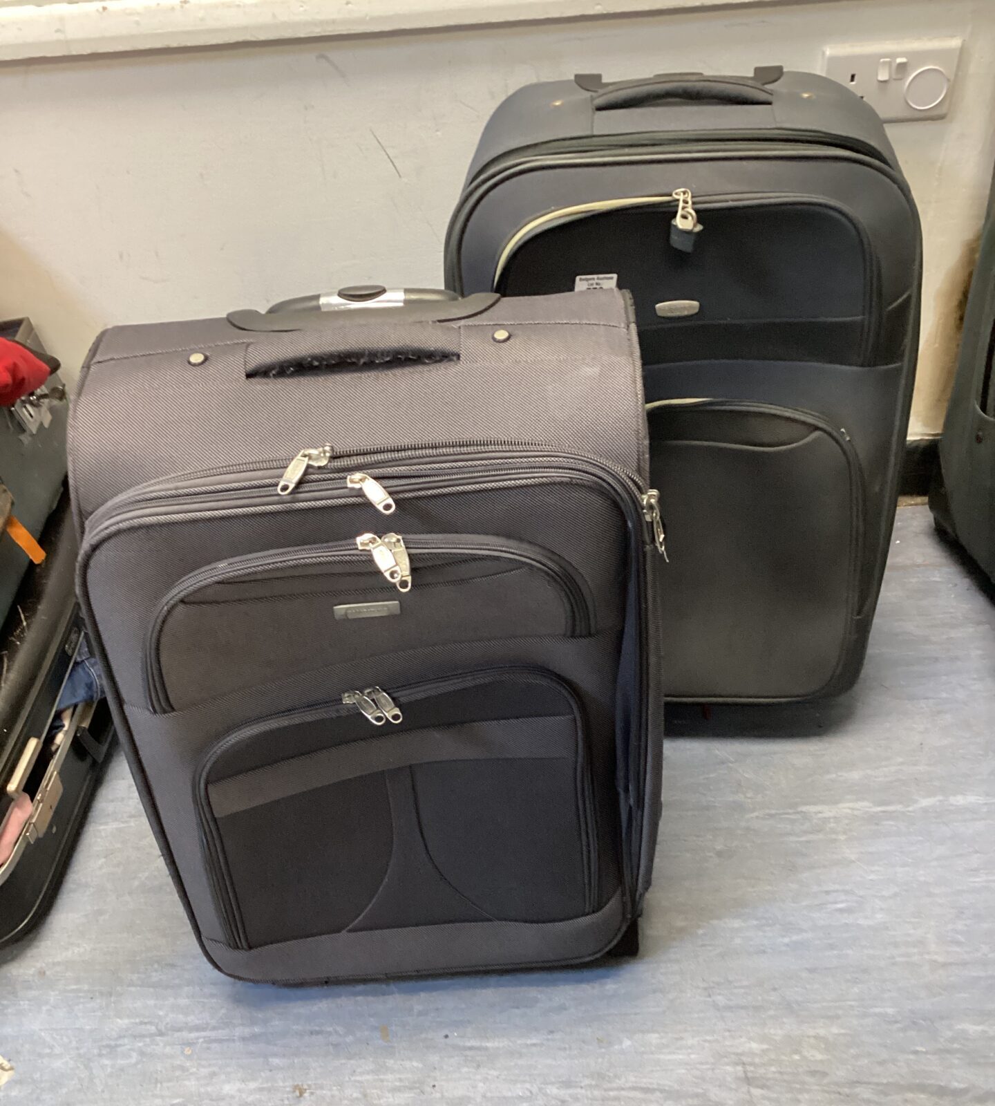 Two wheeled suitcases with extendable handles inc hampton & homestyle
