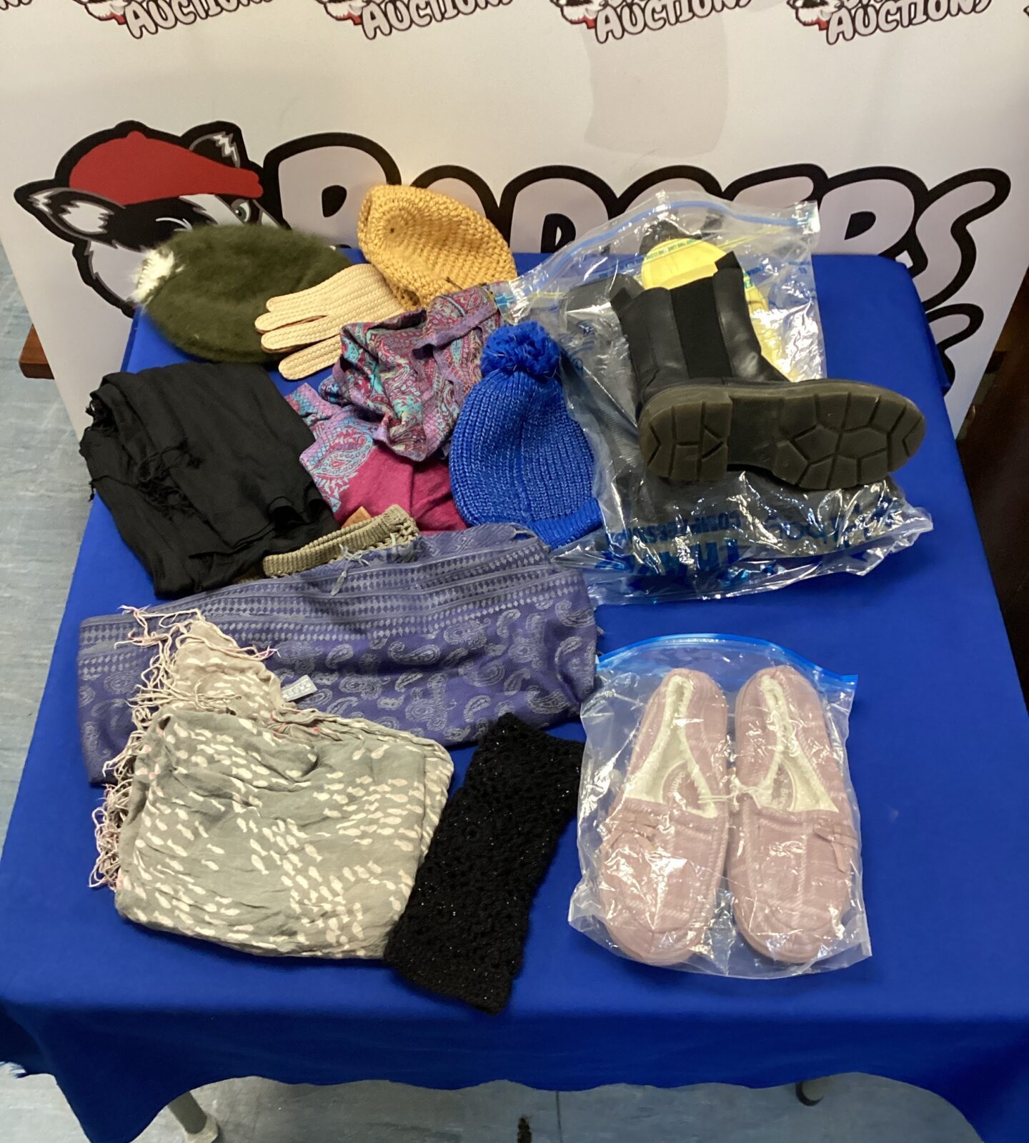 Bag of mixed clothing inc boots, slippers, hats & scarfs