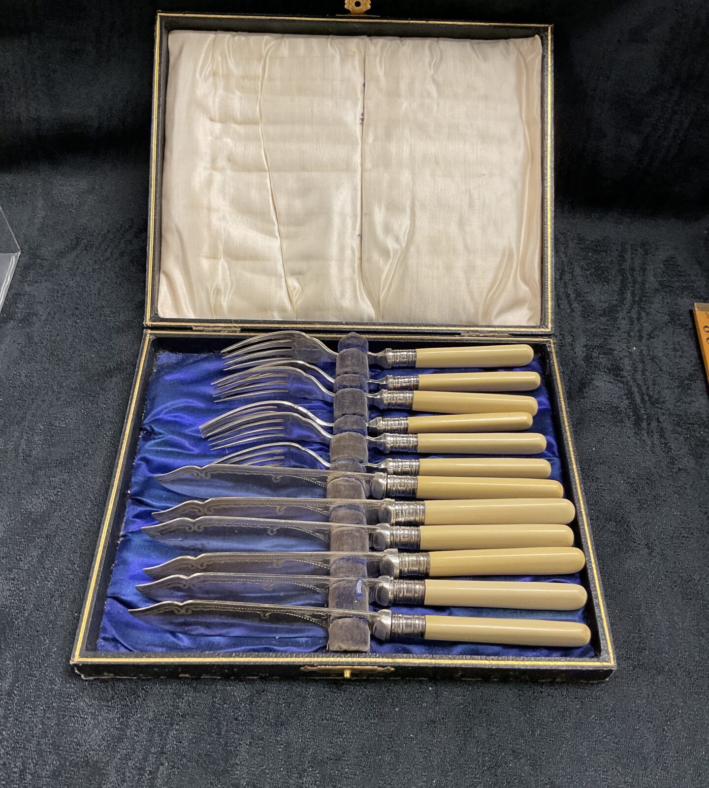 Vintage Cased set of silver plate fish knives and forks