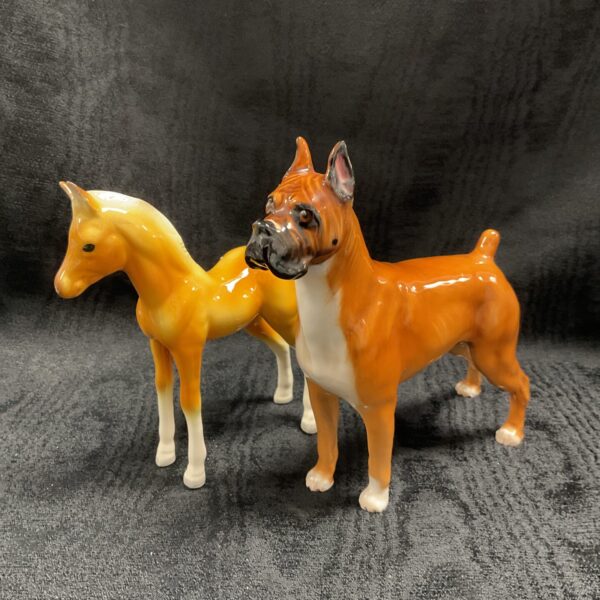 Royal Doulton hn2643 figurine of uk kennel club champion boxer warlord of Mazelaine  and foal