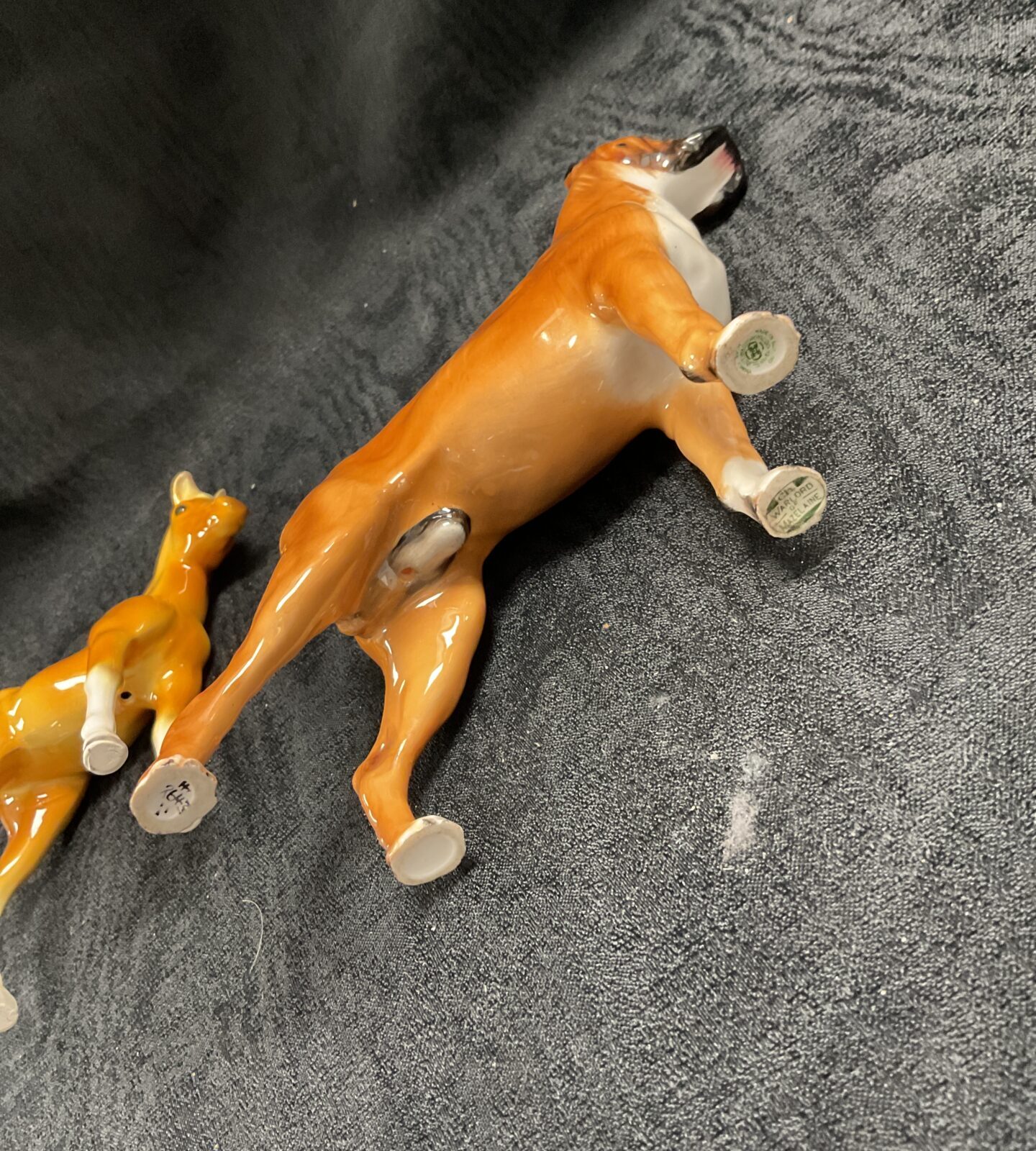 Royal Doulton hn2643 figurine of uk kennel club champion boxer warlord of Mazelaine  and foal - Image 3