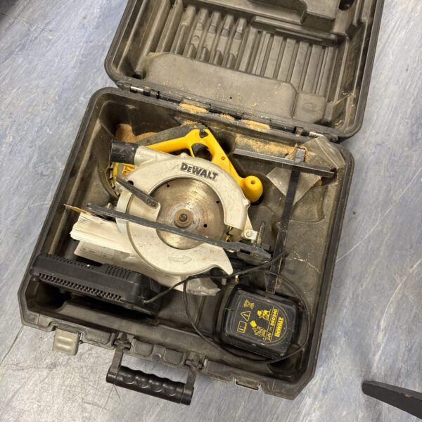 Dewalt DC390 cordless circular saw in open carrying case.