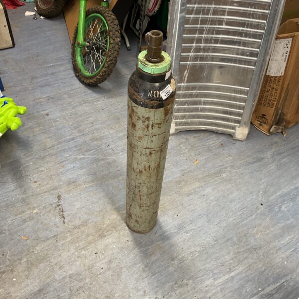 Nitrogen gas bottle