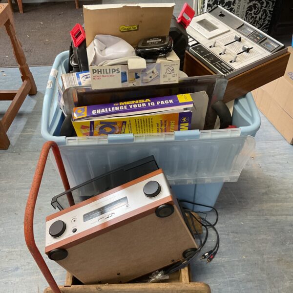 Vintage electronics lot featuring Amstrad tape player and Philips camera.