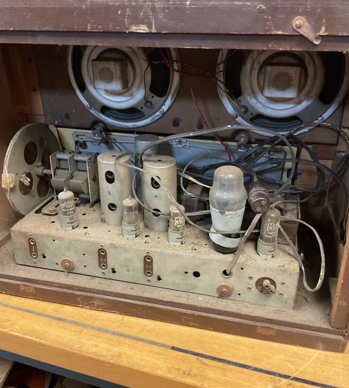 Internal components of a vintage Regentone valve radio.