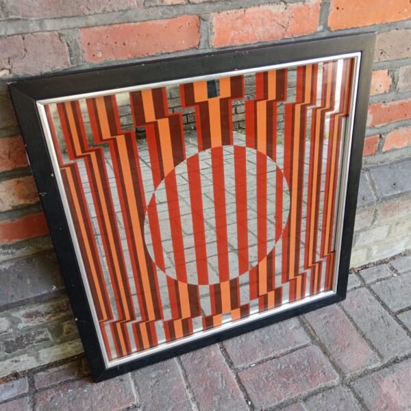 Retro striped pattern miror