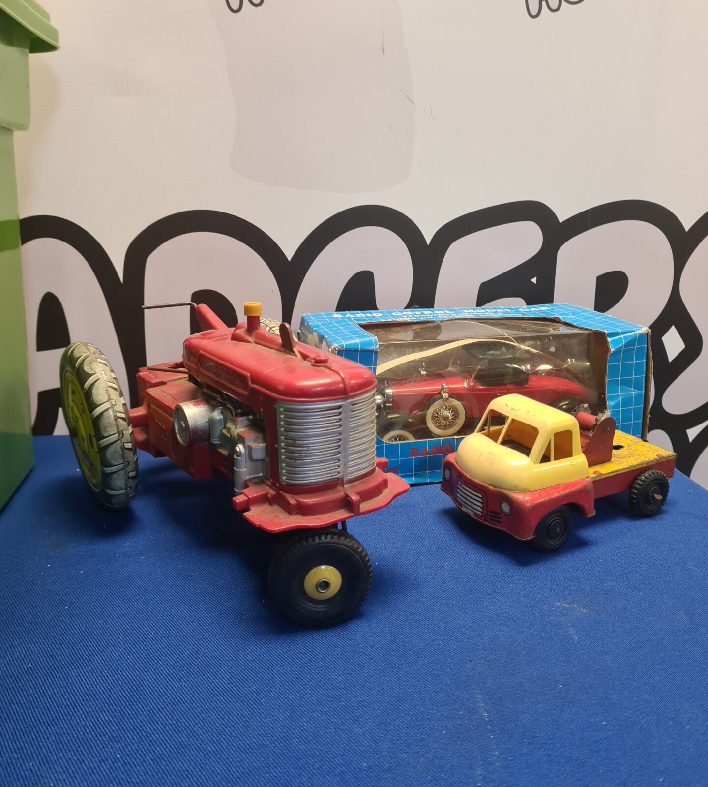 Box full of vintage 1980s and 90s toys and items inc tinplate trucks (inc louis marx & co), ridleys yoyo in box, radio control model car, mickey mouse and more - Image 3