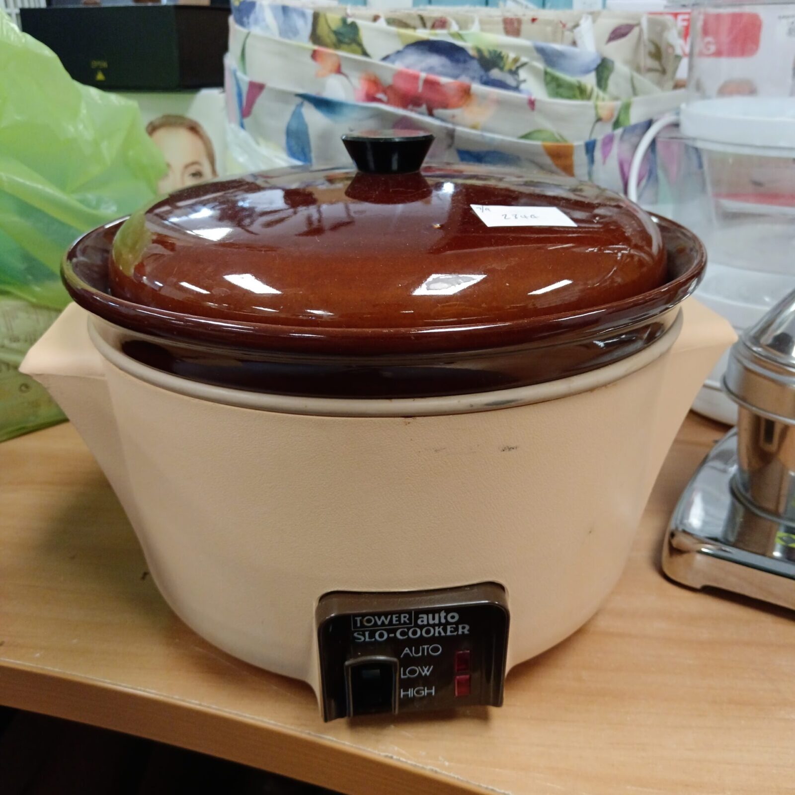 Tower auto slow cooker