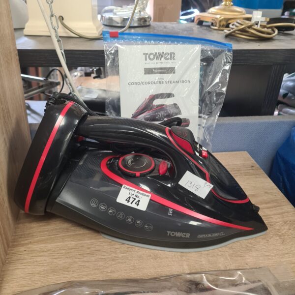 Tower cord/cordless steam iron