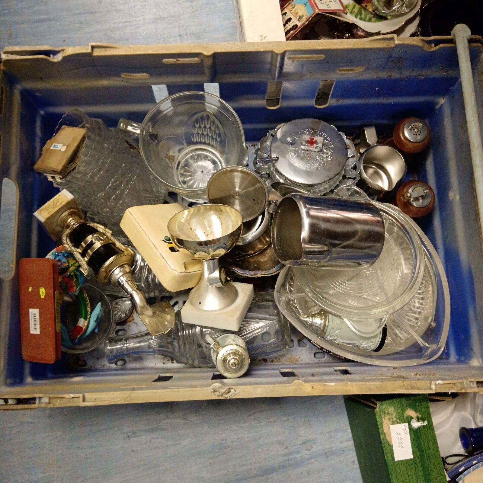 Tray of mixed cut glass & trophies
