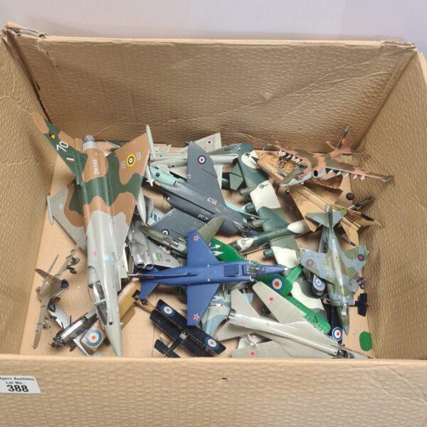 Mixed lot of vintage military model planes for collectors.