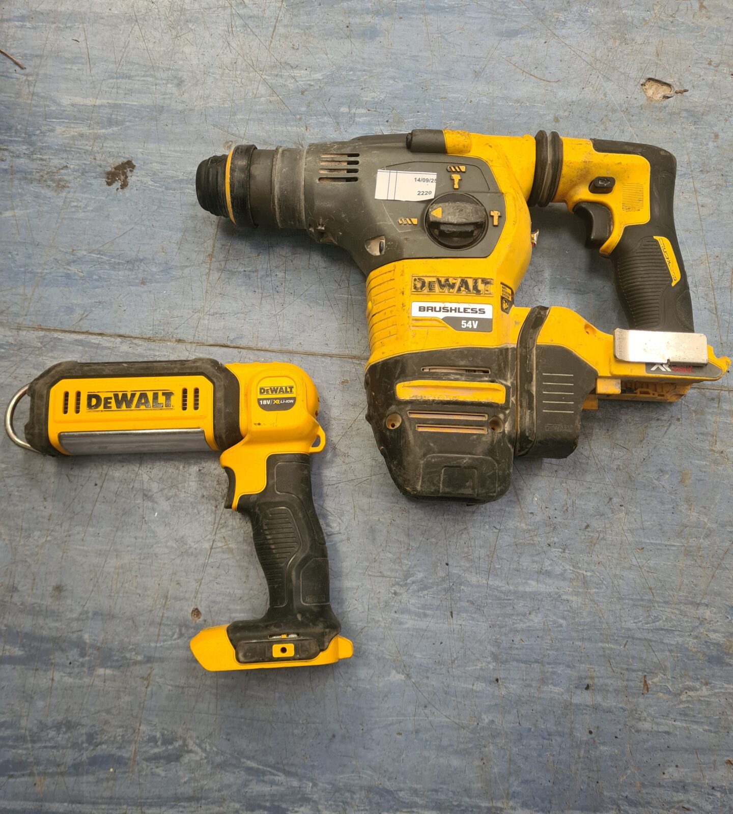 Two untested dewalt items inc 18v work light and brushless hammer drill