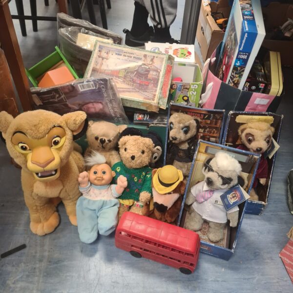 Mixed toy lot including vintage teddy bears and plush toys.
