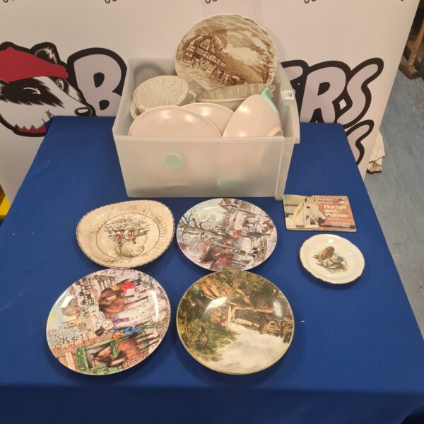 Mixed china lot including Poole, Coalport, and Wedgwood pieces.