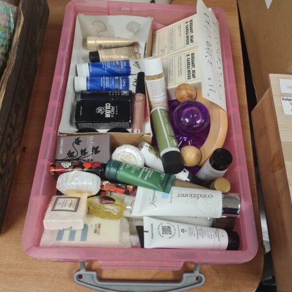 Mixed beauty lot with No7 skincare and cosmetic products.