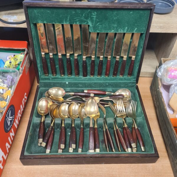 Set of gold plated cutlery inc wooden case