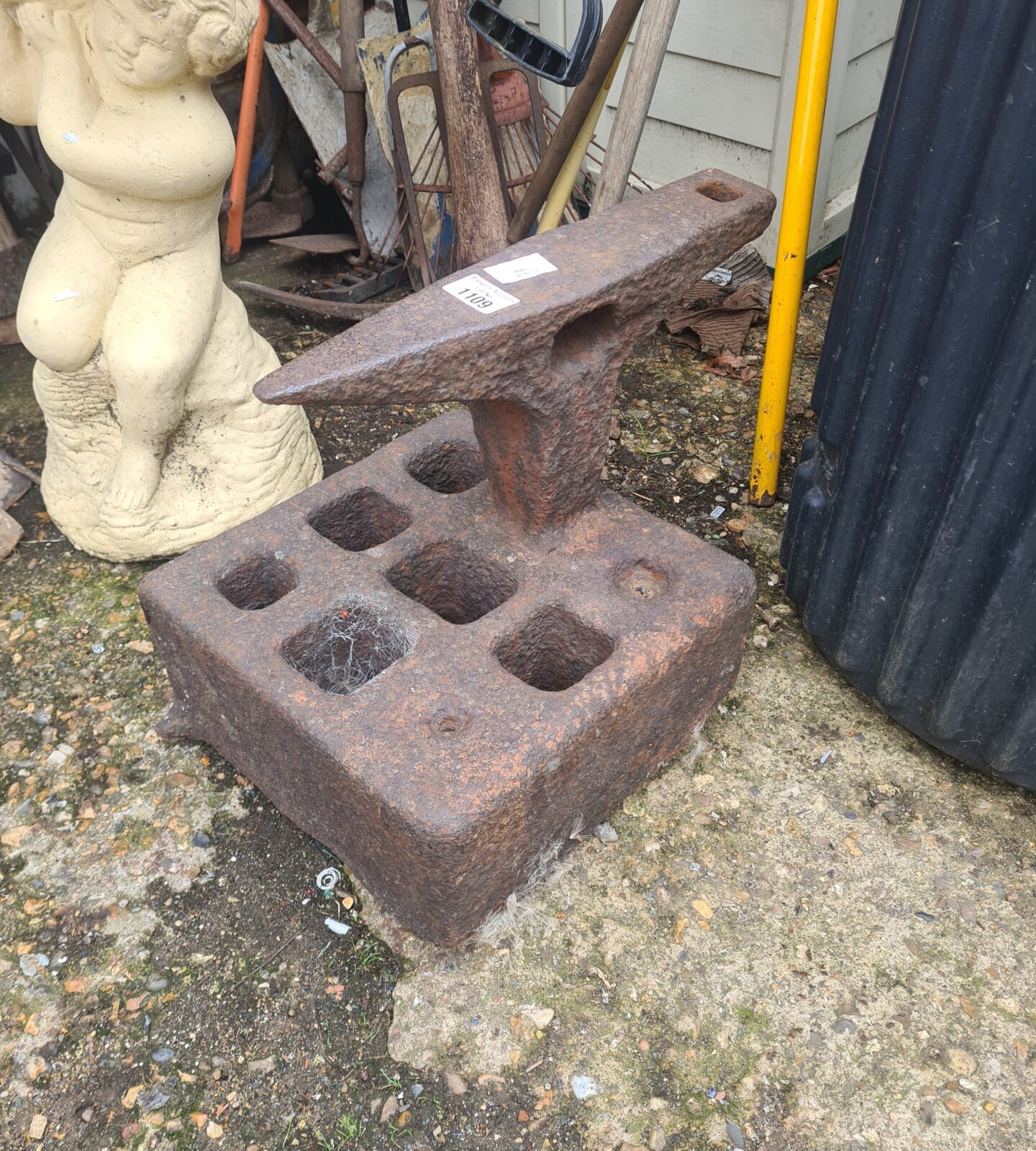 Antique Blacksmiths Heavy Duty Anvil