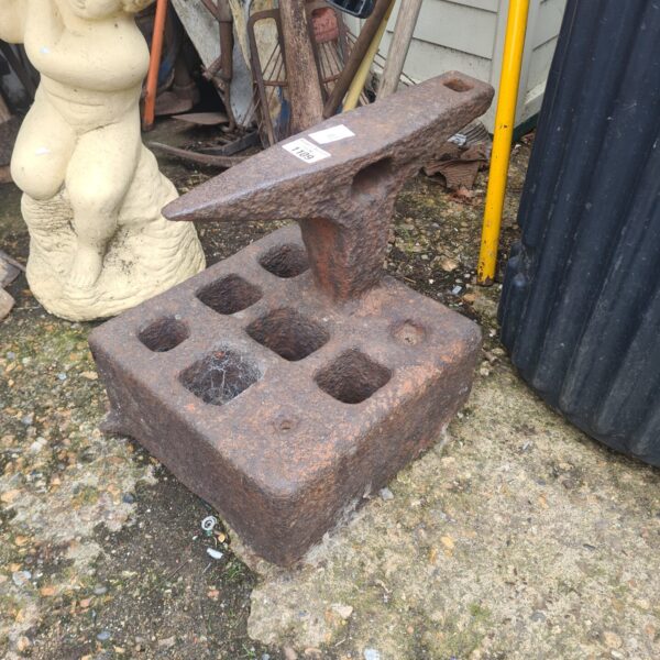 Antique Blacksmiths Heavy Duty Anvil