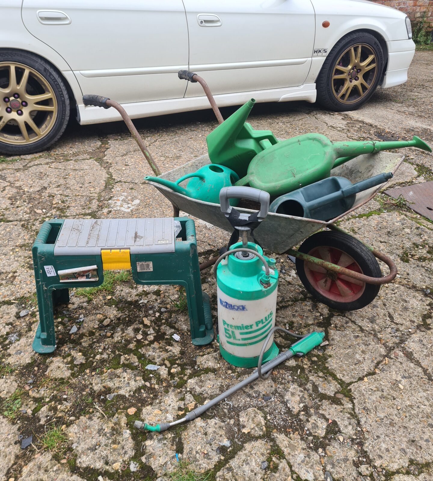 Garden wheelbarrow with mixed gardenware inc hozelock sprayer and watering cans
