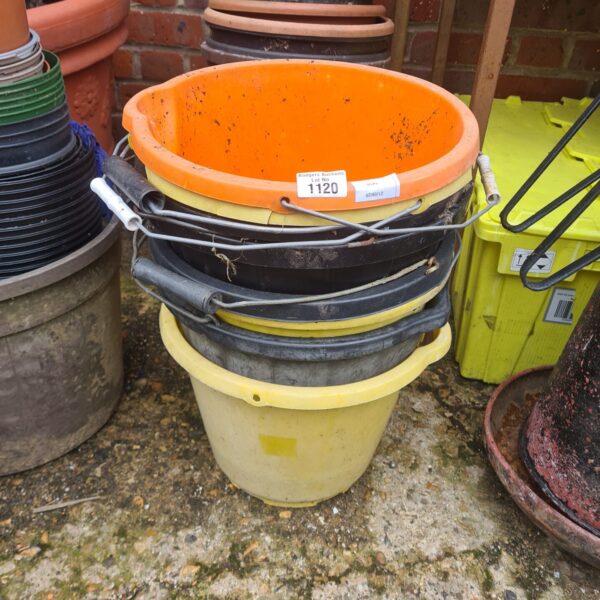 Quantity of builders buckets