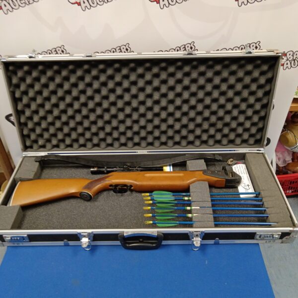 Barnett wildcat crossbow in case with bolts