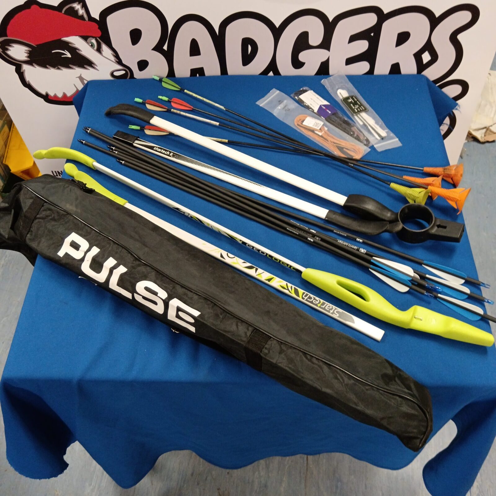 Startech adults & child's bow with arrows in case with strings