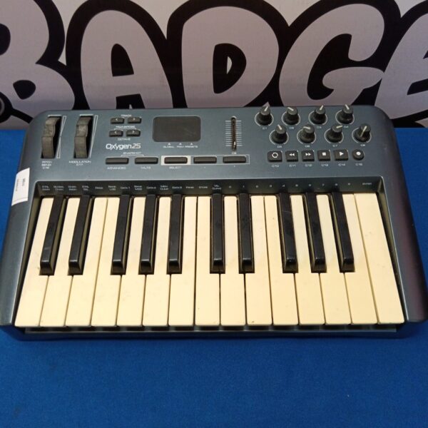 Oxygen 25 midi keyboard