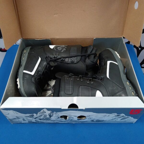 Burton Hail snowboard boots size 11 for winter sports.