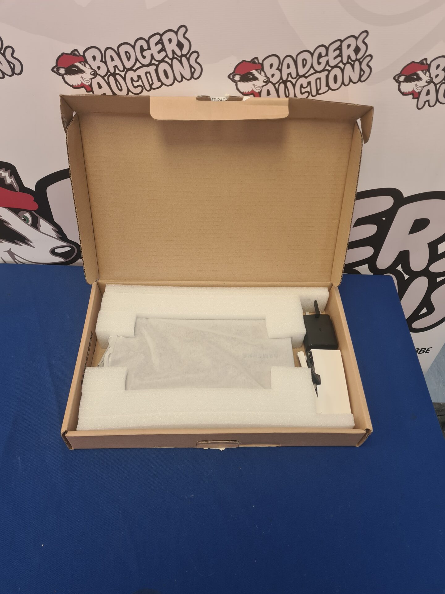 Boxed Samsung Chromebook Laptop Model Number: XE310XBA Working, Password Locked - Image 2