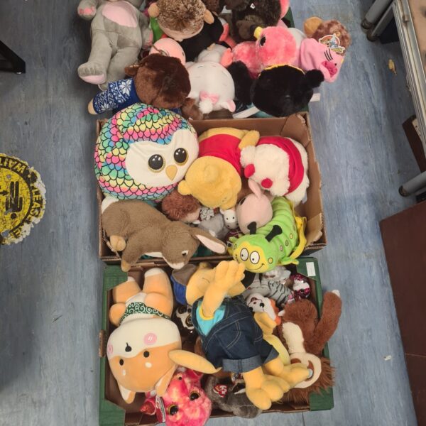 Tray of mixed soft toys and plush animals.