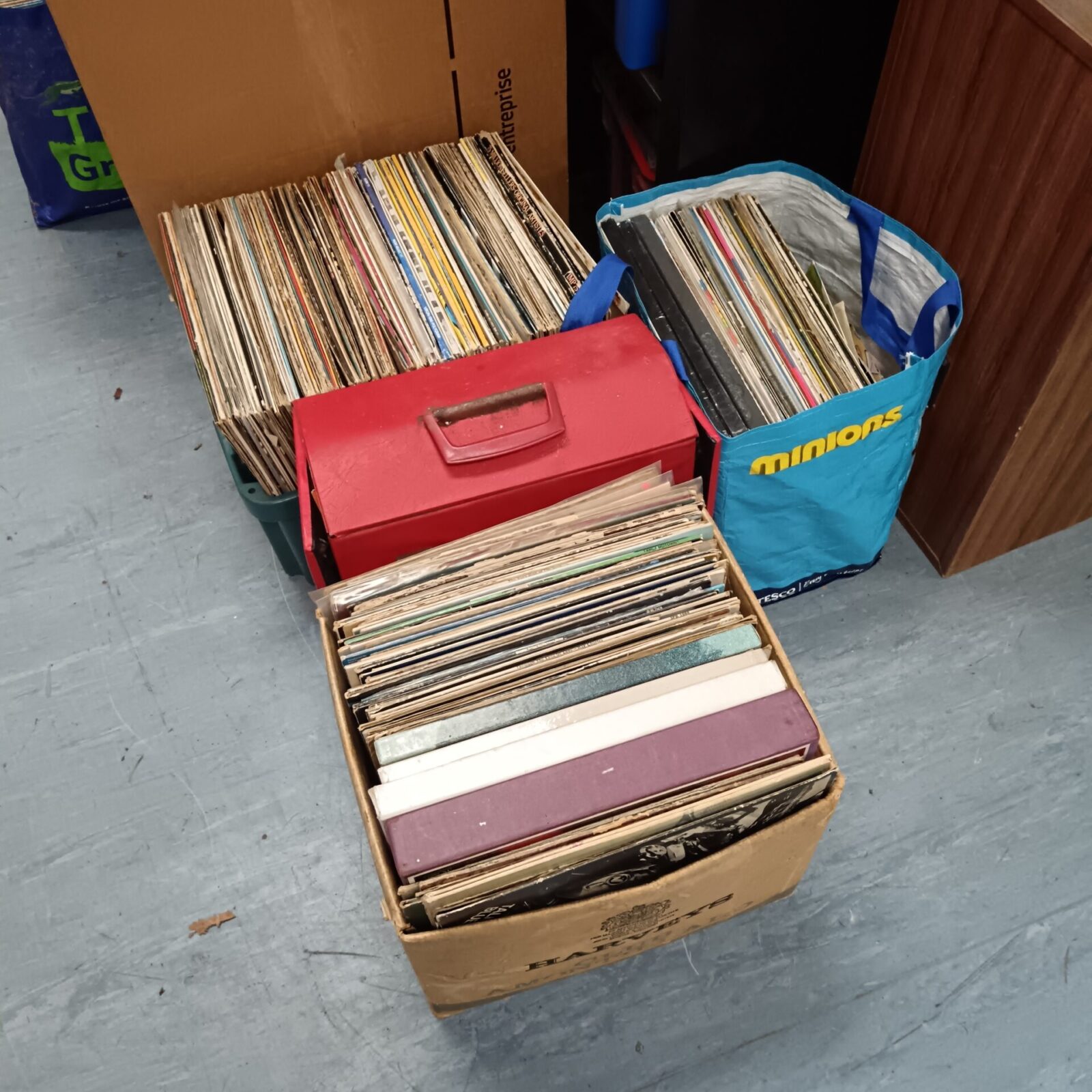 Large lot of 12" vinyl records