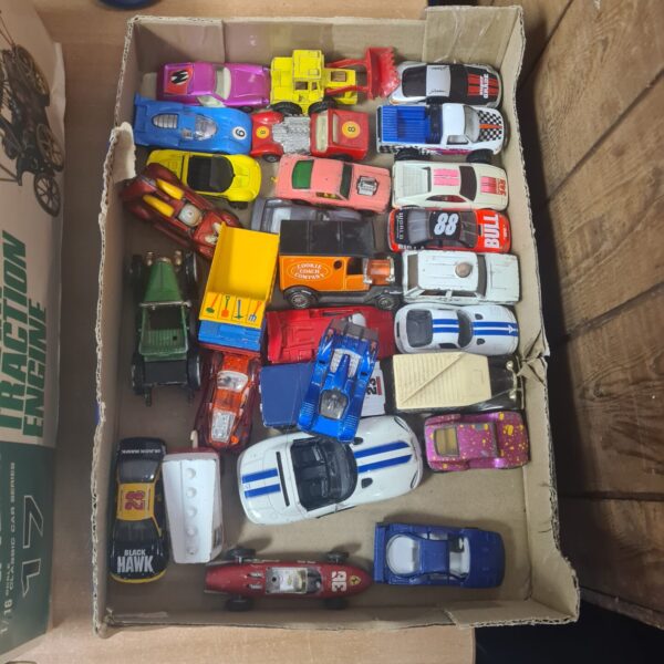 Overview of a large lot of vintage diecast model cars.