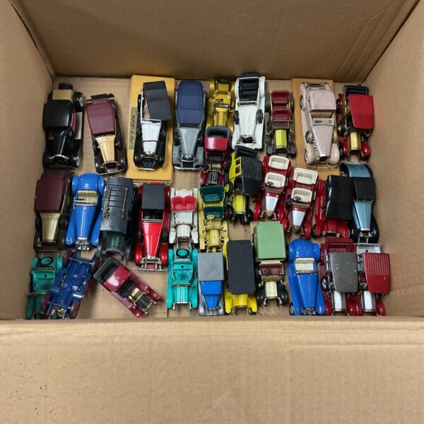 Overview of a large lot of vintage diecast model cars.