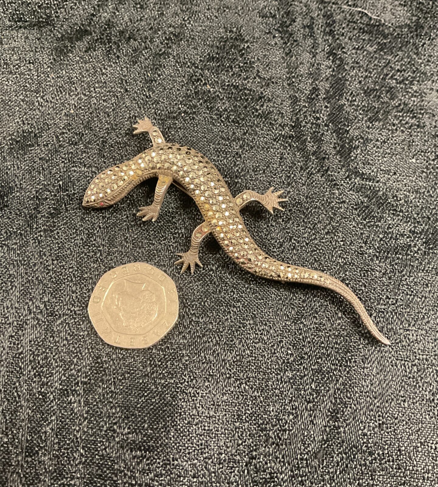 835 silver marcasite lizard brooch 13.4g gross
