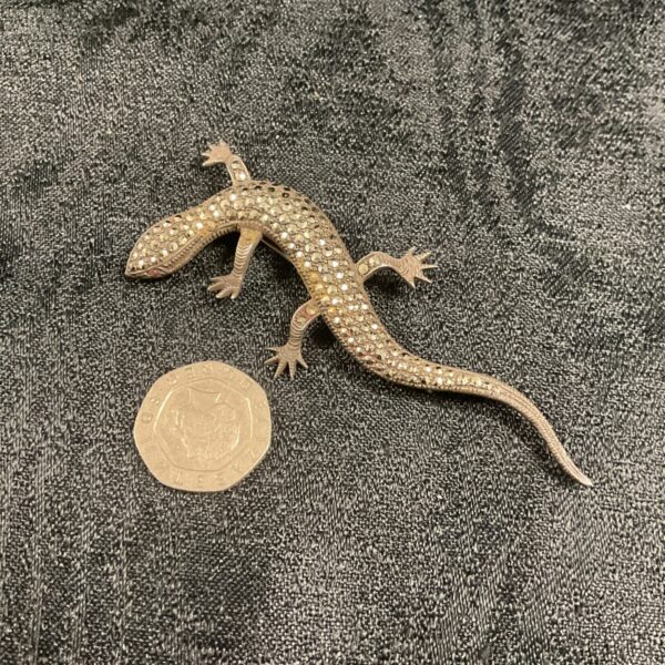 835 silver marcasite lizard brooch 13.4g gross