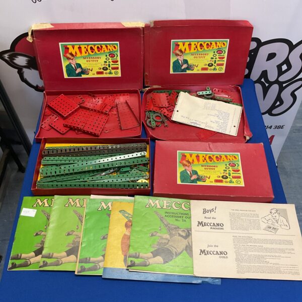 Vintage Meccano sets lot with manuals and components.