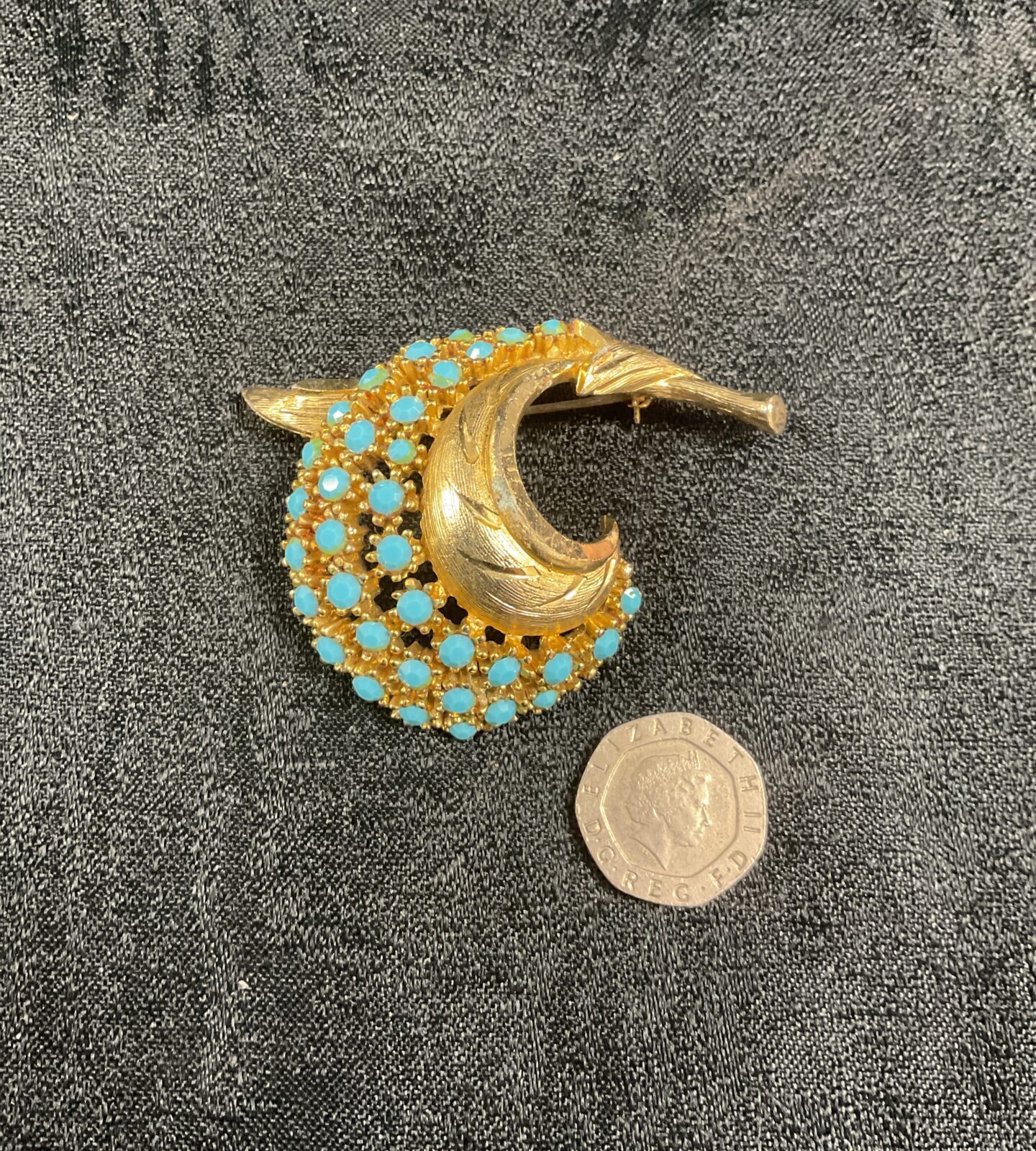 Vintage 1950s guilt, metal and turquoise cocktail brooch