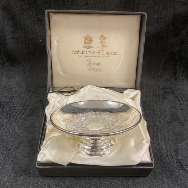 Silver plated Arthur Price Sovereign bowl in presentation box.