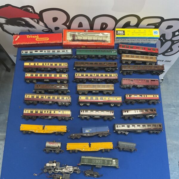 Vintage Tri-ang, Hornby and Piko model trains and carriages collection.