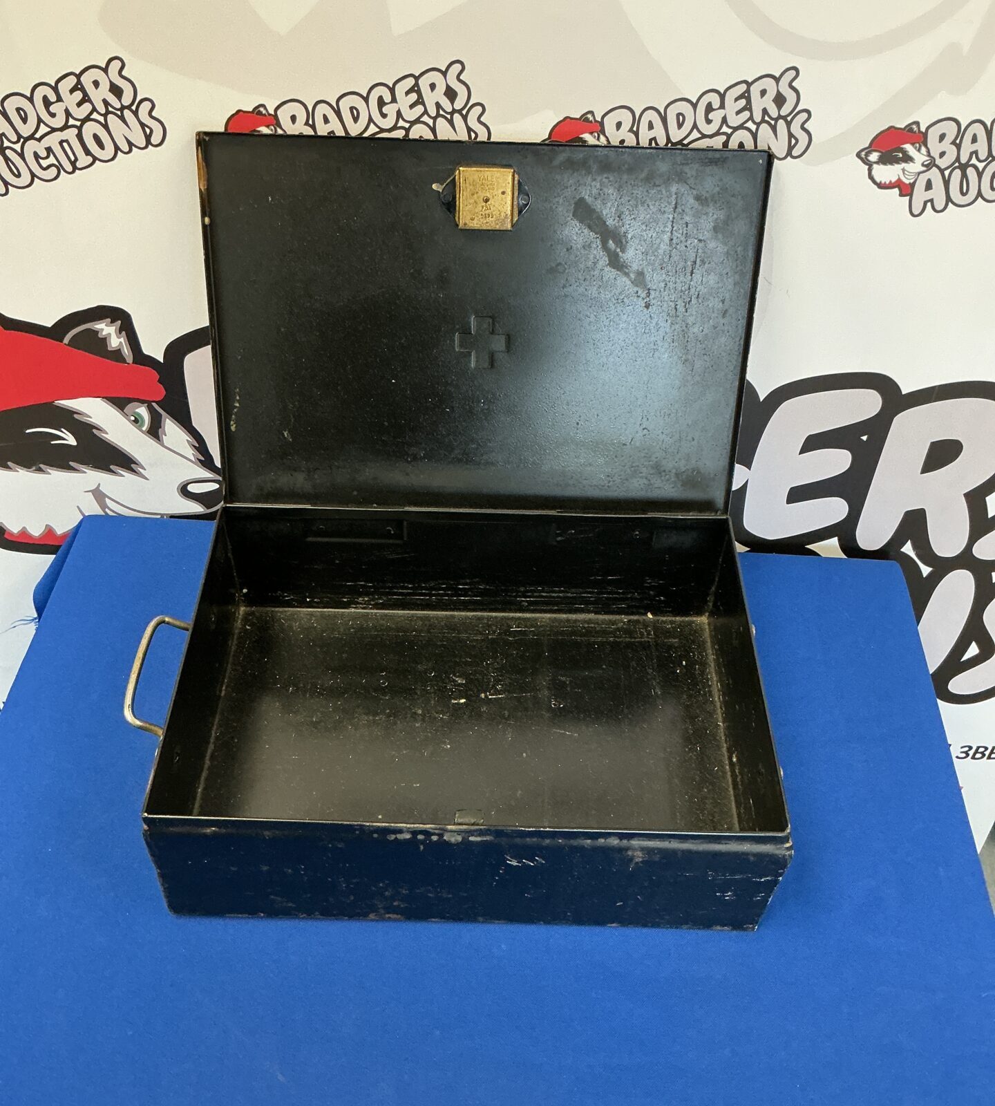 Metal secure box with lock (no key)