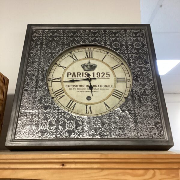 Vintage Paris wall clock with bold typography and quartz movement.