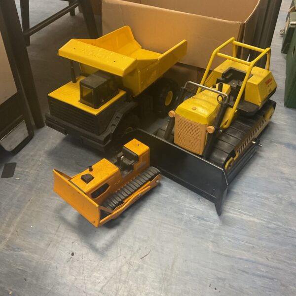 Vintage Tonka truck lot with three metal toys.