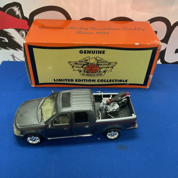 Detailed 1:18 scale Ford F150 diecast model truck.