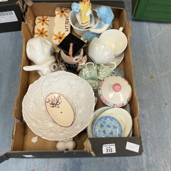 Overview of a mixed china lot including an owl teapot.