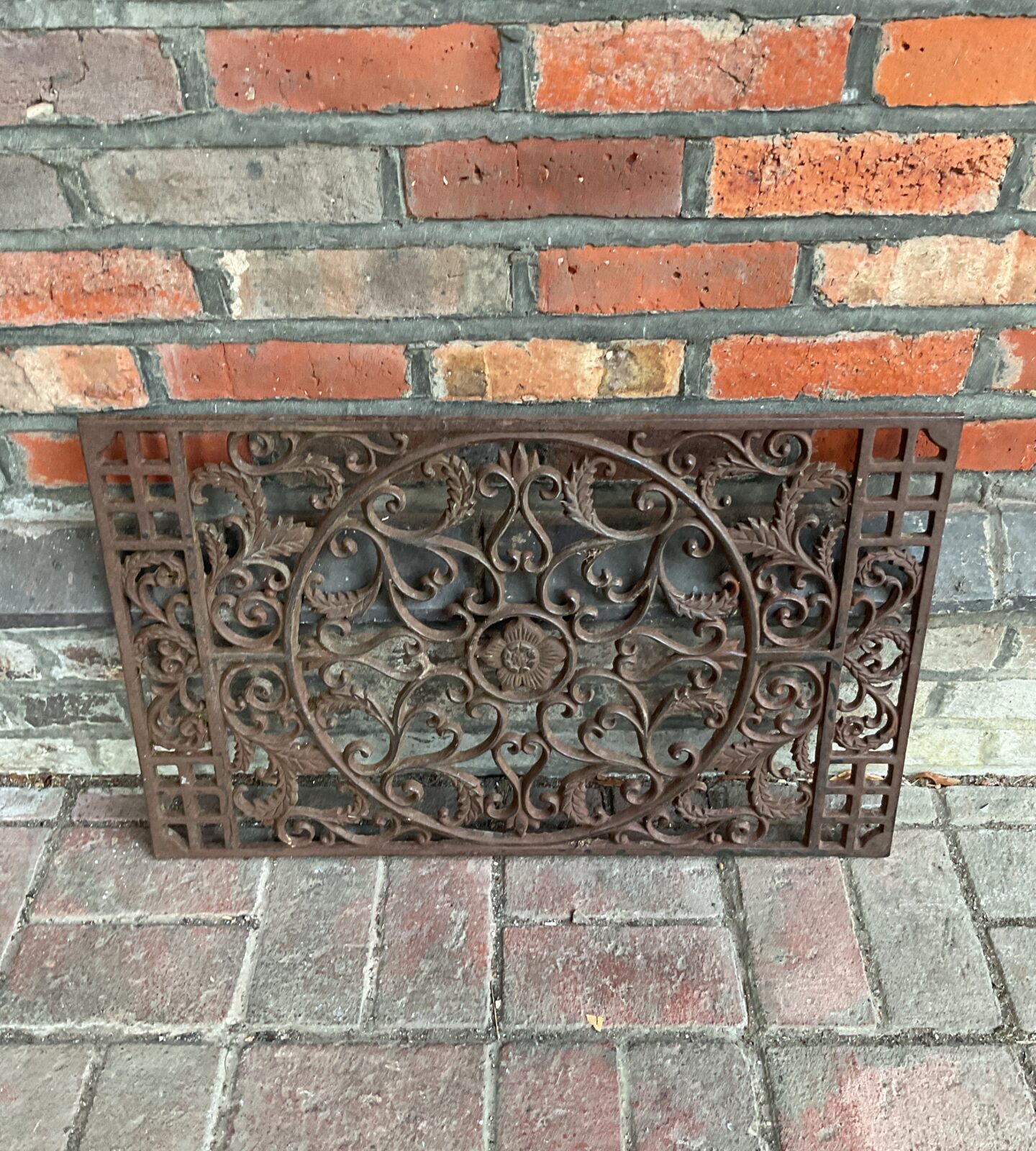Cast iron door mat with flower & leaf pattern
