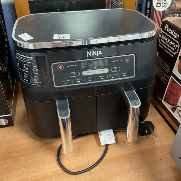 Ninja Dual Zone Air Fryer AF300UK, kitchen appliance for cooking.