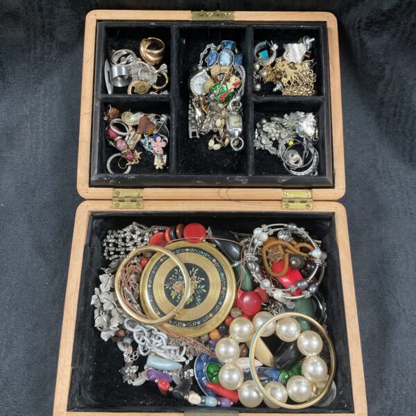 Vintage costume jewellery lot in a wooden box.