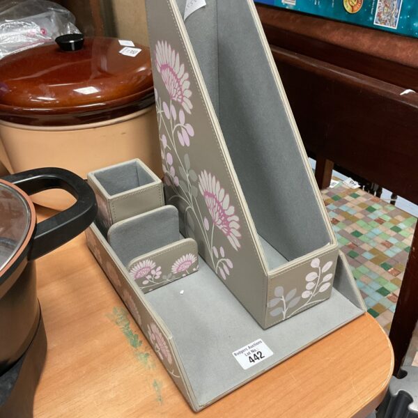Floral office organiser