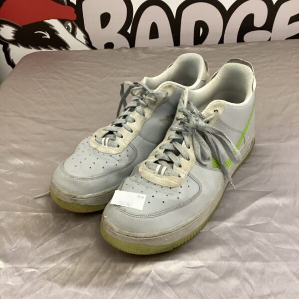 Pair of size 12 nike air air force 1 trainers